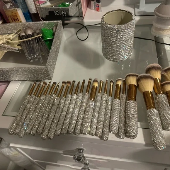 Sparkling Pink Makeup Brush Set - Picture 3 of 4